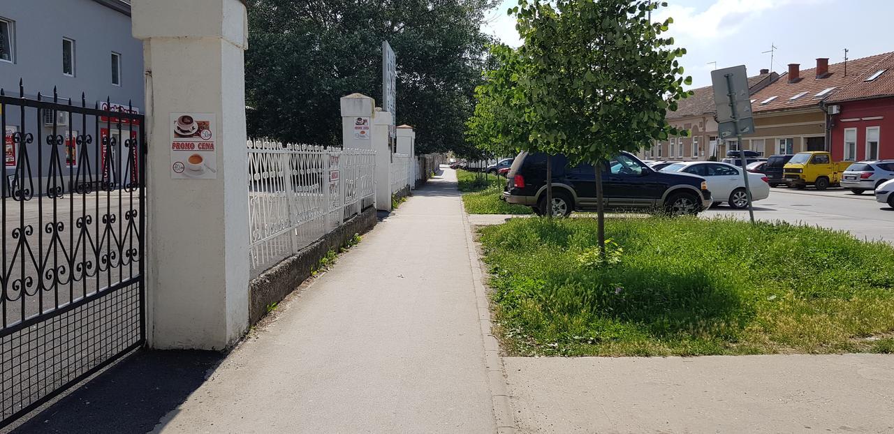 Hotel Dnd-X Pančevo Zewnętrze zdjęcie